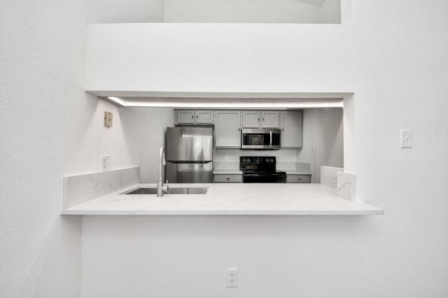 8055 Cambridge Street 30, Houston, TX 77054