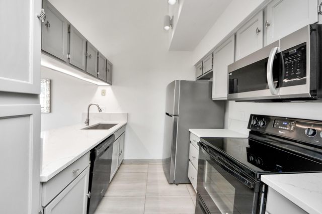 8055 Cambridge Street 30, Houston, TX 77054