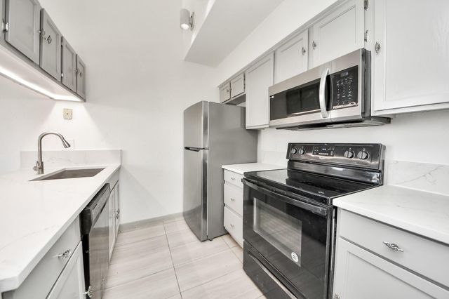 8055 Cambridge Street 30, Houston, TX 77054