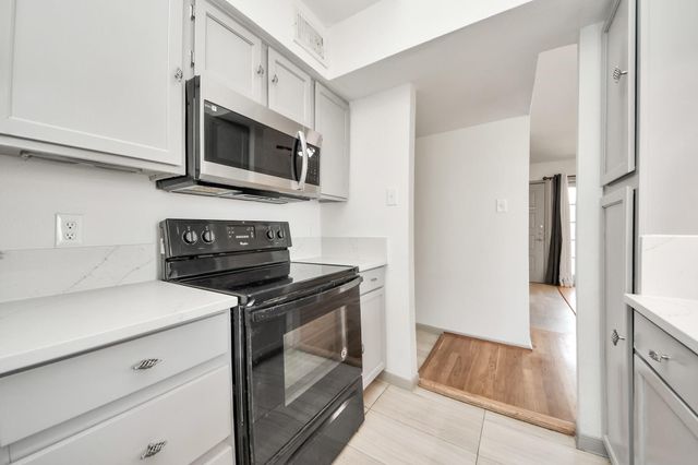 8055 Cambridge Street 30, Houston, TX 77054