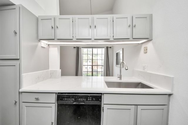 8055 Cambridge Street 30, Houston, TX 77054