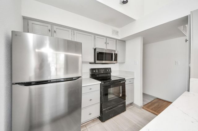 8055 Cambridge Street 30, Houston, TX 77054