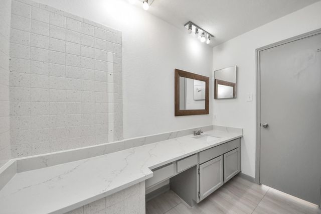 8055 Cambridge Street 30, Houston, TX 77054