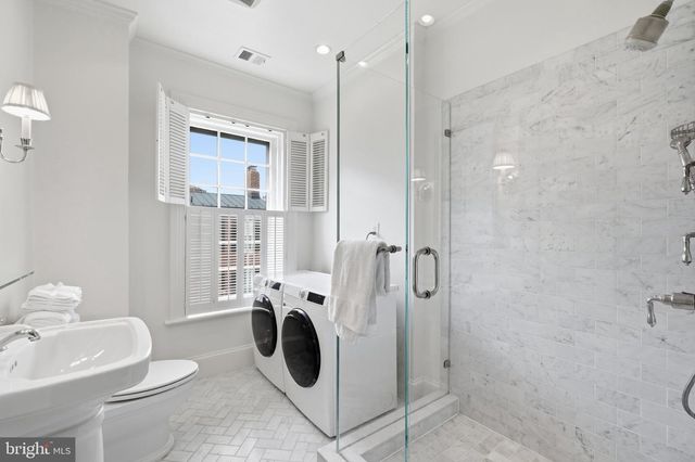 1241 33RD ST NW, Washington, DC 20007