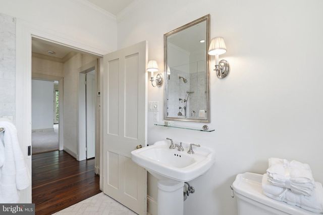 1241 33RD ST NW, Washington, DC 20007