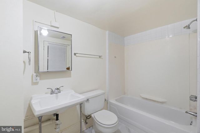1241 33RD ST NW, Washington, DC 20007