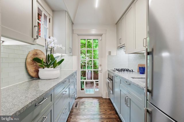1241 33RD ST NW, Washington, DC 20007