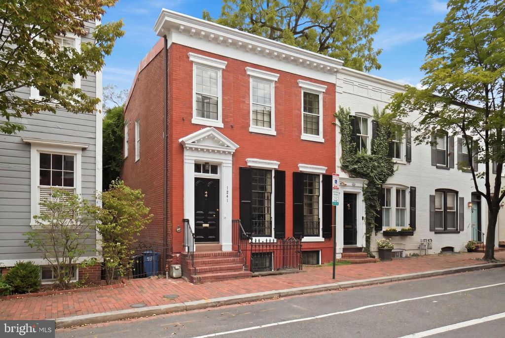 1241 33RD ST NW, Washington, DC 20007