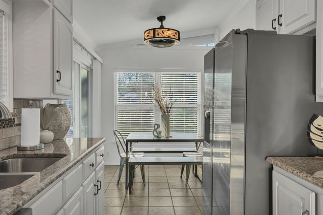 4901 Fairway Court, De Cordova, TX 76049