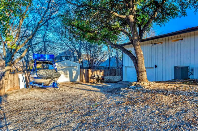 4901 Fairway Court, De Cordova, TX 76049