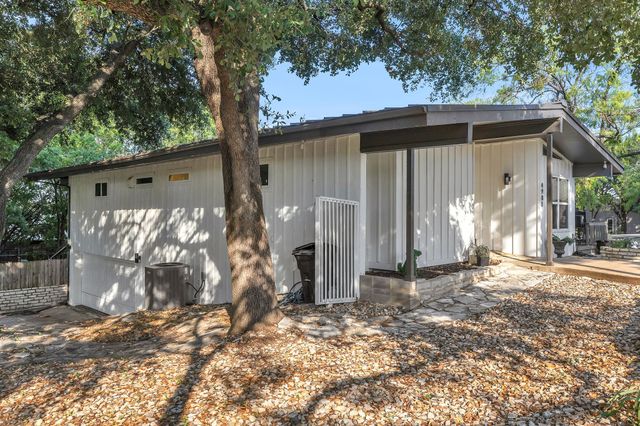 4901 Fairway Court, De Cordova, TX 76049