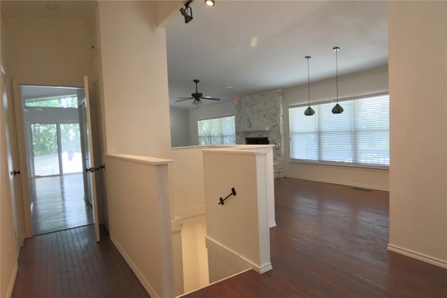 4901 Fairway Court, De Cordova, TX 76049