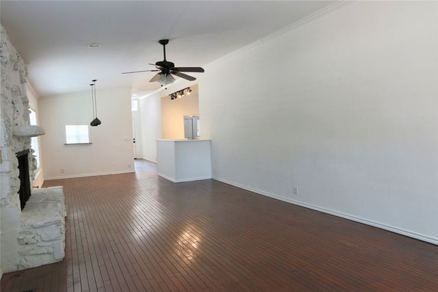 4901 Fairway Court, De Cordova, TX 76049