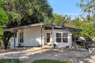 4901 Fairway Court, De Cordova, TX 76049