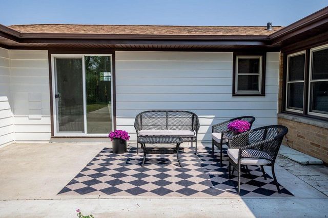 2285 N 166th STREET, Brookfield, WI 53005