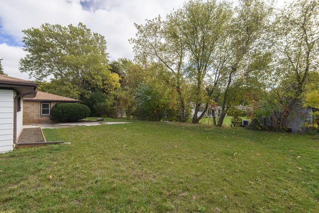 2285 N 166th STREET, Brookfield, WI 53005