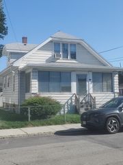 110 Weetamoe St, Fall River, MA 02720