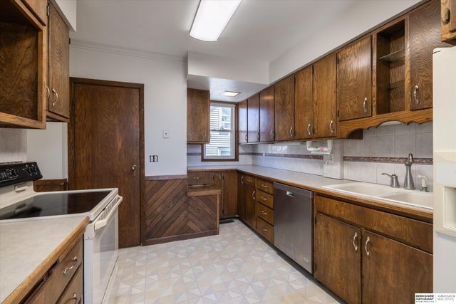 220 S 3rd Street, Council Bluffs, IA 51503