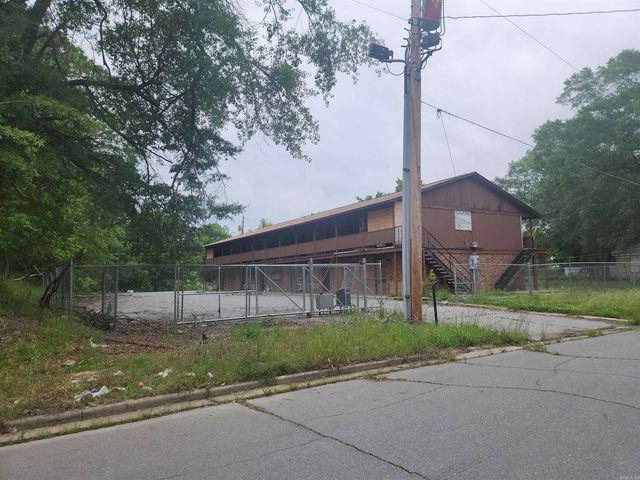 1020 S Linden, Pine Bluff, AR 71611