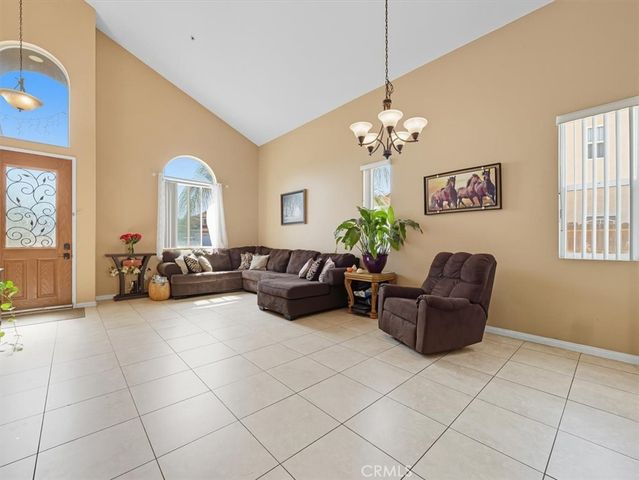 8731 Metta Cir, Riverside, CA 92503