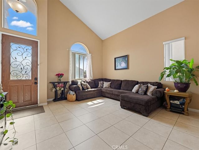 8731 Metta Cir, Riverside, CA 92503