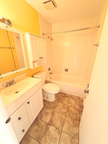 162 S Waters Edge Drive 301, Glendale Heights, IL 60139