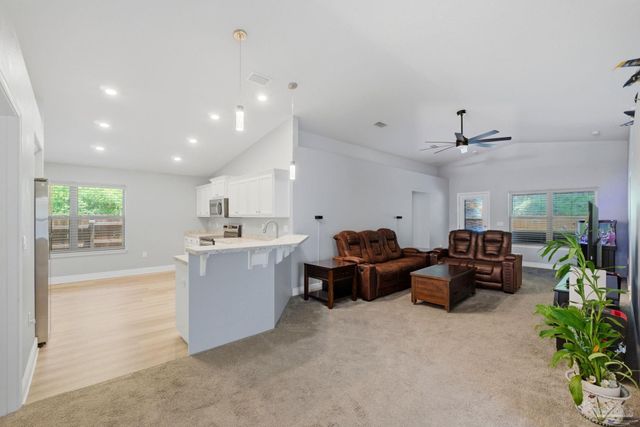 8803 Derby Ln, Pensacola, FL 32534