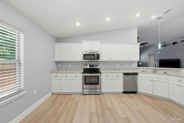 8803 Derby Ln, Pensacola, FL 32534