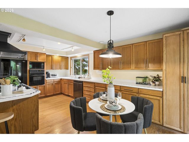 828 Sw WILSON Ct, Gresham, OR 97080