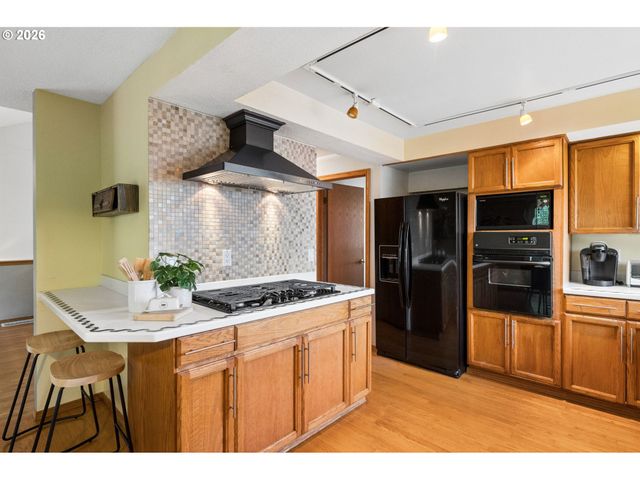 828 Sw WILSON Ct, Gresham, OR 97080