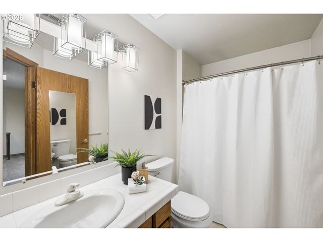 828 Sw WILSON Ct, Gresham, OR 97080