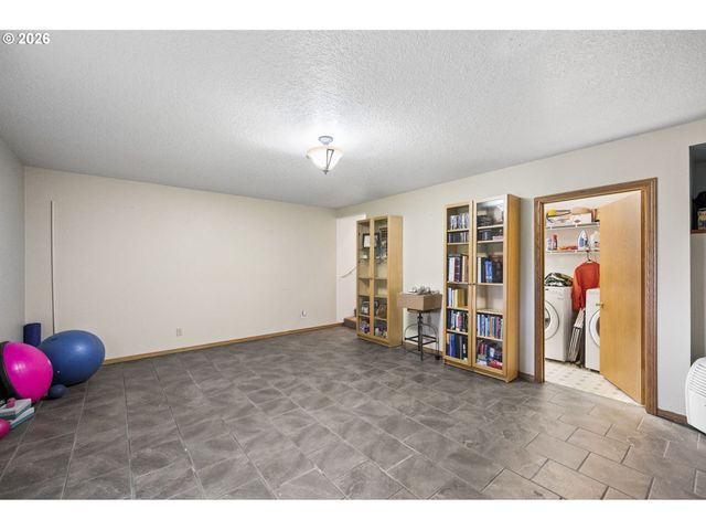 828 Sw WILSON Ct, Gresham, OR 97080