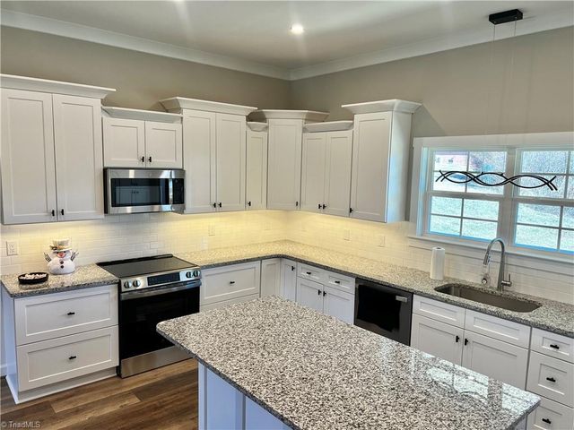 2142 Elizabeth Drive, Mount Airy, NC 27030