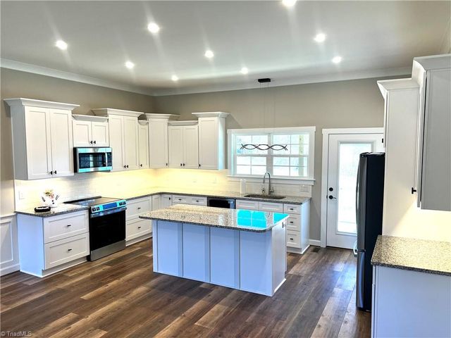 2142 Elizabeth Drive, Mount Airy, NC 27030