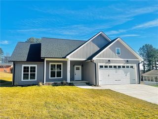 2142 Elizabeth Drive, Mount Airy, NC 27030
