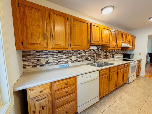 16 Clover Dr Unit 2B, Essex Junction, VT 05452