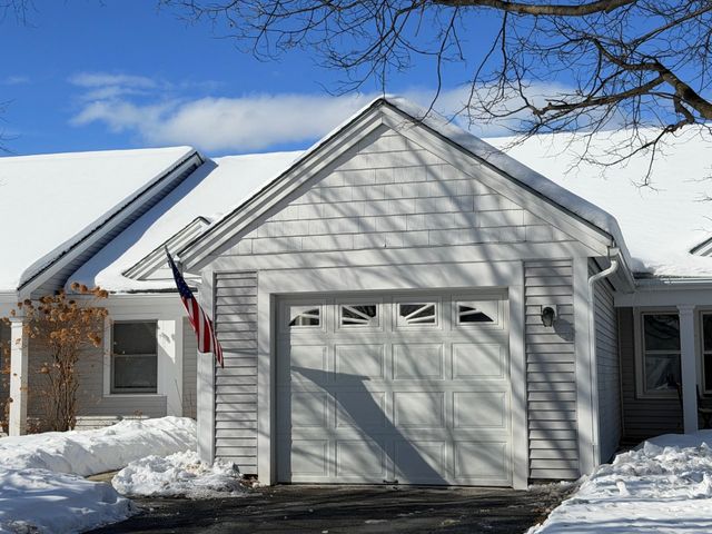 16 Clover Dr Unit 2B, Essex Junction, VT 05452