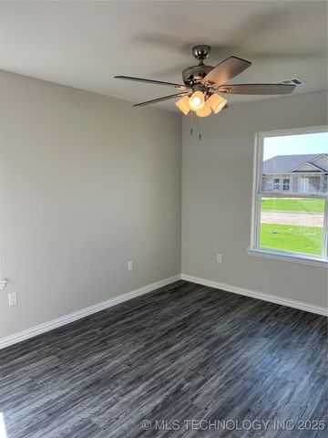 512 Honeysuckle Lane, Madill, OK 73446