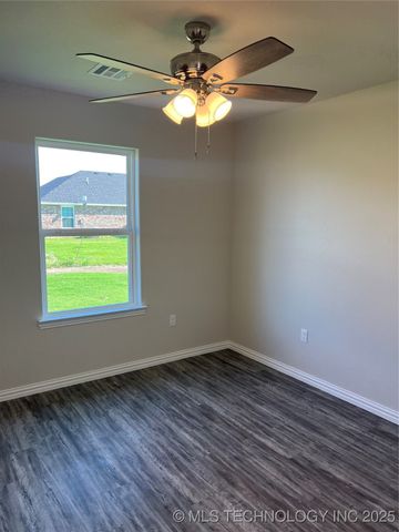 512 Honeysuckle Lane, Madill, OK 73446