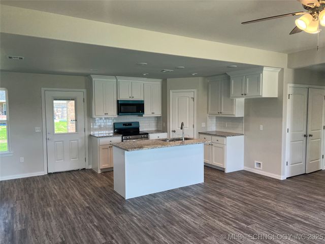 512 Honeysuckle Lane, Madill, OK 73446