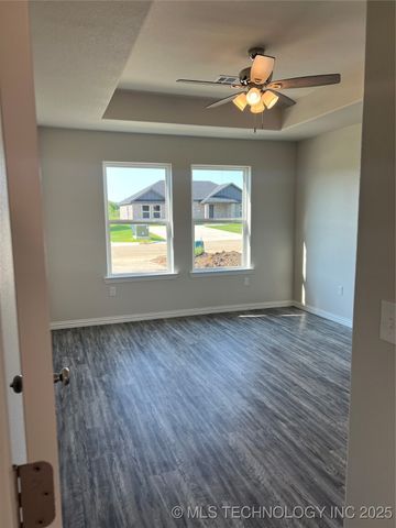 512 Honeysuckle Lane, Madill, OK 73446