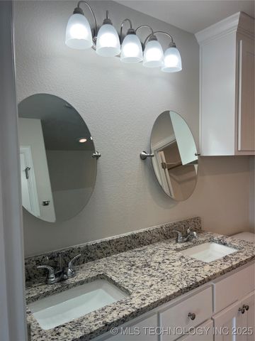 512 Honeysuckle Lane, Madill, OK 73446