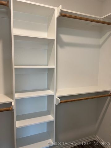 512 Honeysuckle Lane, Madill, OK 73446