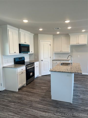 512 Honeysuckle Lane, Madill, OK 73446