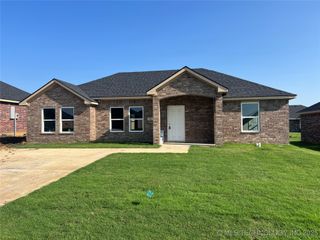 512 Honeysuckle Lane, Madill, OK 73446