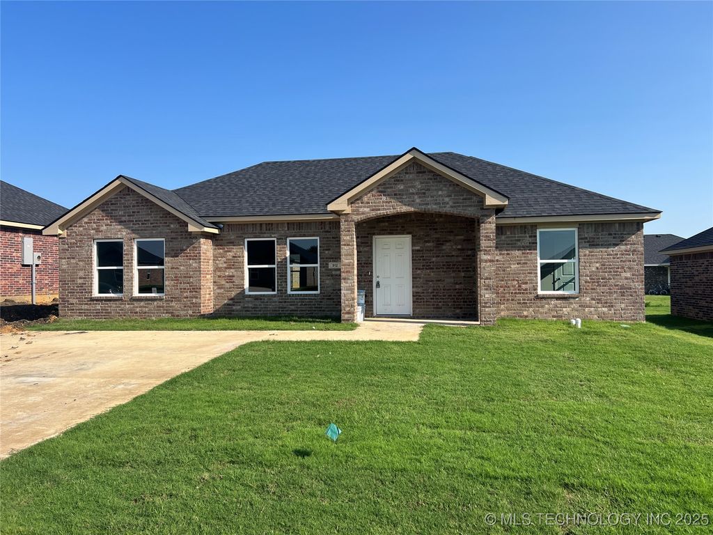 512 Honeysuckle Lane, Madill, OK 73446