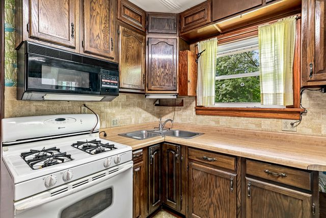 2041 12th Street, East Moline, IL 61244