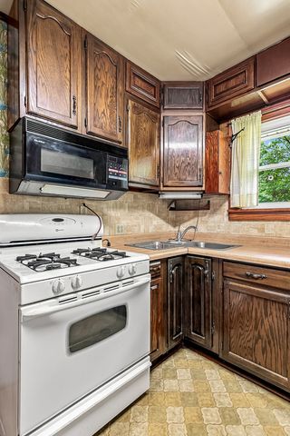 2041 12th Street, East Moline, IL 61244