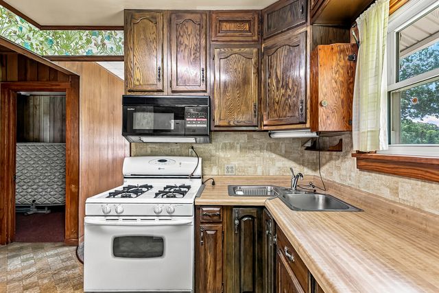 2041 12th Street, East Moline, IL 61244