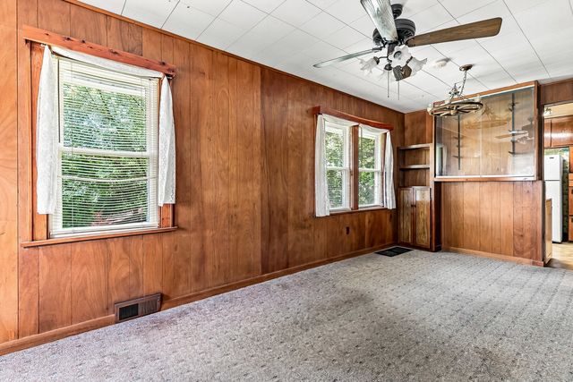 2041 12th Street, East Moline, IL 61244